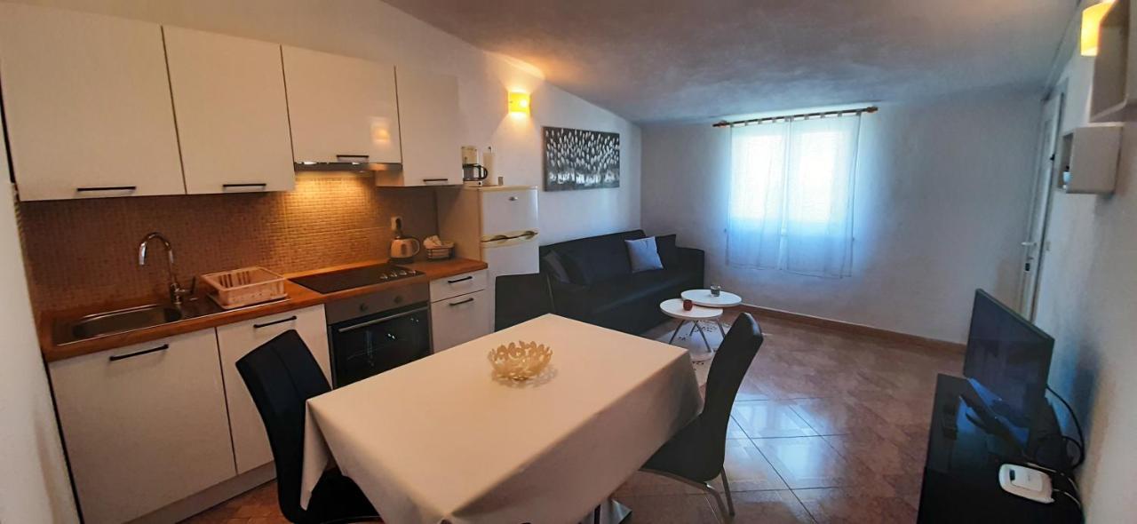 Apartments Ivka Bol Bagian luar foto